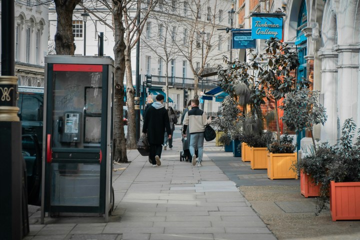 英國住房市場:購房與租賃的經濟效益對比及挑戰分析